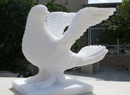Mermerden  güverçin  heykeli-801