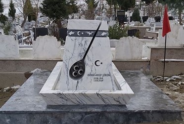 Ozan Arif Anıt mezarı- Samsun